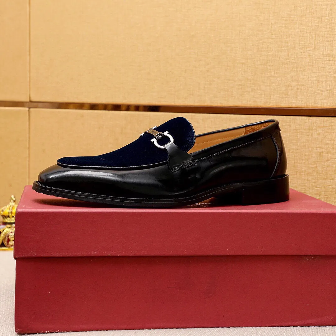 Men's shoes 💰460 💐 Product trademark: Ferragamo "Ferragamo" casual leather shoes Regular size: 38-44 (45.46.47🉑️Customized) Product materials: Selected imported top-layer high mercerized calfskin upper + luxury hardware buckle, imported water-dyed cow leather lining. Strong three-dimensional visual effect, rubber outsole Color: 2⃣️colors available
